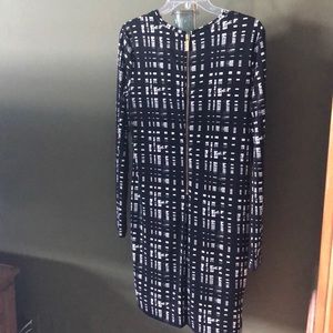 Black/white long sleeve dress